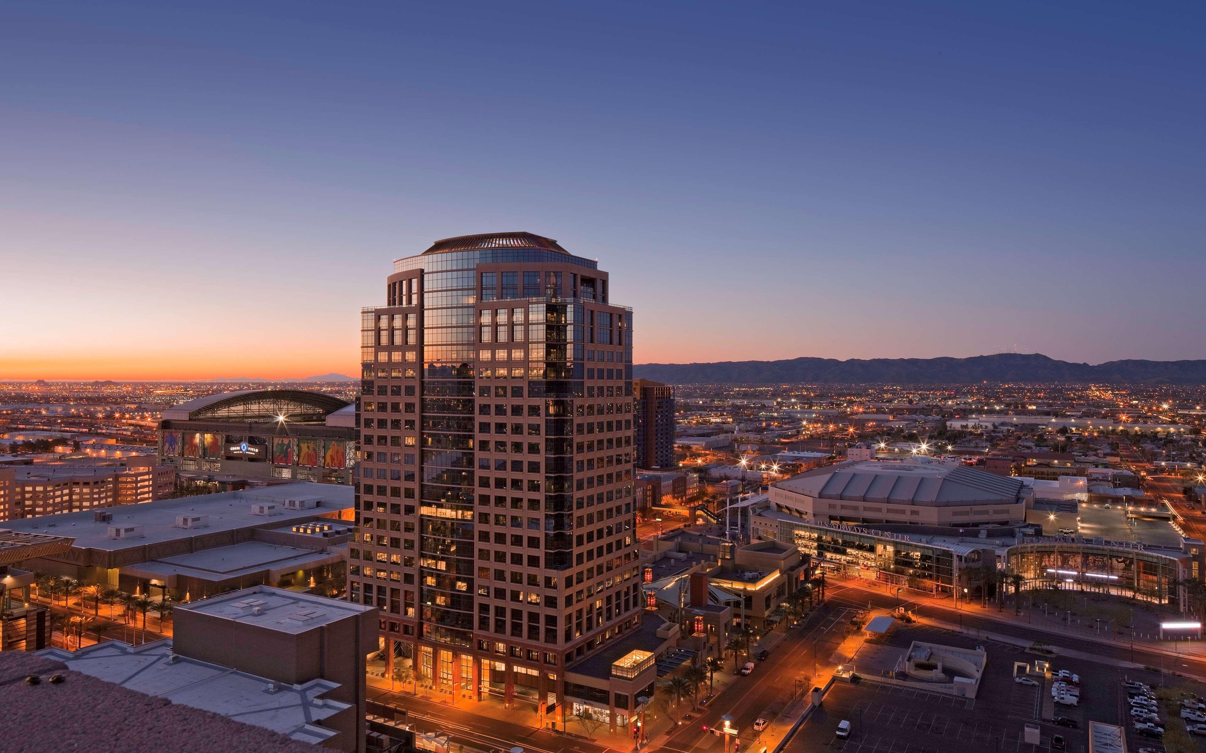 Hyatt Regency Phoenix Downtown - No Destination Fees Exterior photo