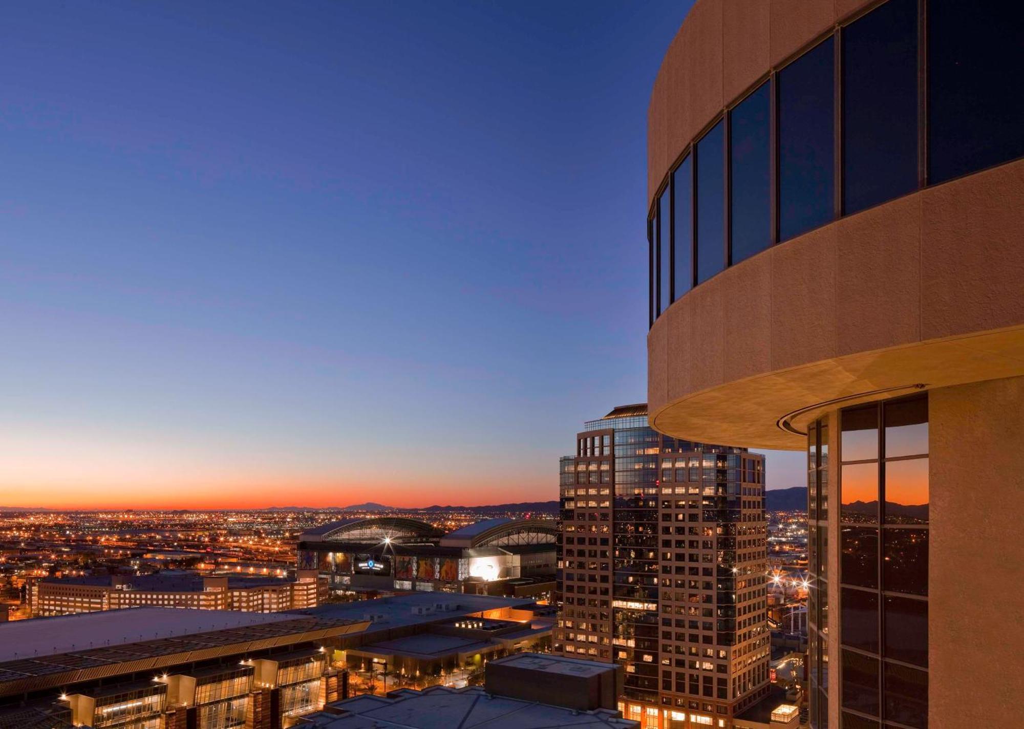 Hyatt Regency Phoenix Downtown - No Destination Fees Exterior photo